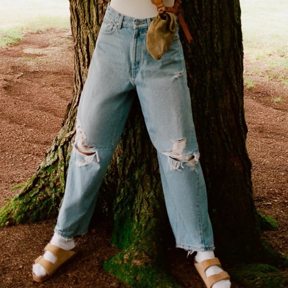 BDG Womens High Rise Rih Extreme Baggy Jean – Light Wash Size 24